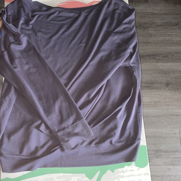 Silk long sleeve workout shirt. - Picture 2 of 2